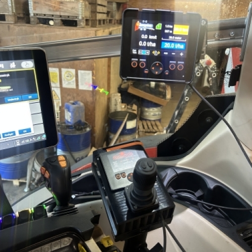 Kabine med styresystem og joystick til AP gyllevogn